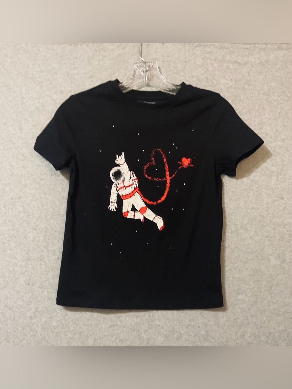 Cat & Jacks Girl Black Astronaut Graphic Tee with Red Heart Trail Sz M
